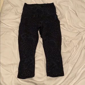 LULULEMON CROPPED LEGGINGS